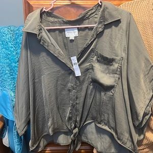 NWT AE BAGGY CROP TOP BUTTON UP